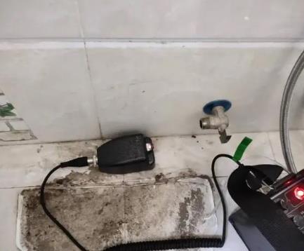 察哈尔右翼后屋顶漏水维修公司分享下卫生间漏水的危害及解决方法