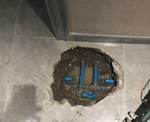 察哈尔右翼后阳台漏水维修公司分享下暖气管道漏水的原因有哪些